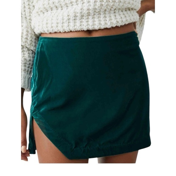Free People Annalise Velvet Mini Skirt Emerald Velvet Mini Skirt size 0 - Picture 1 of 9